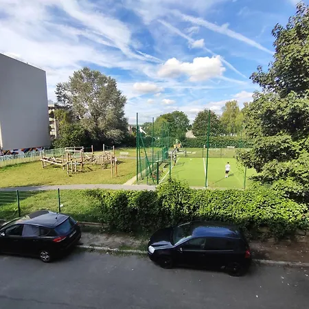 & Parking In Shared With Proprietor L 25 Mins From Paris Gare Du Nord, Cdg Airport & Stade De France *